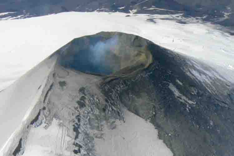 Scientists eavesdrop on volcanic rumblings to forecast eruptions ...