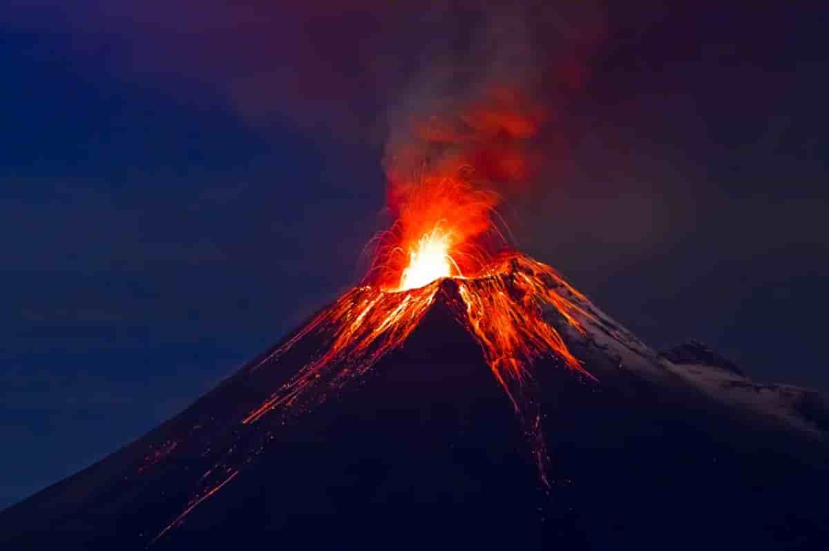 Volcanic carbon dioxide emissions helped trigger Triassic climate ...