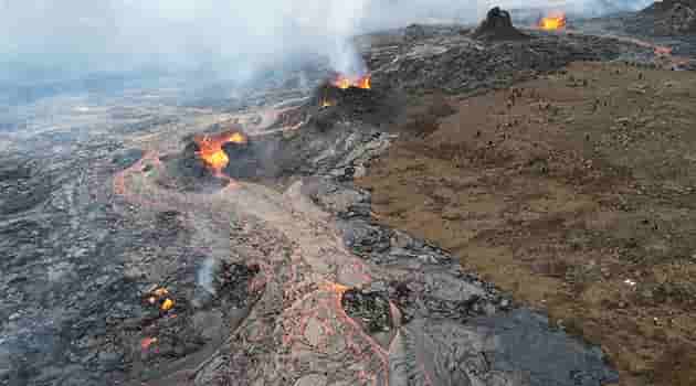 Iceland volcano eruption opens a rare window into the Earth beneath our ...