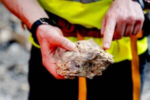 Porous dolomite rock with cavities that would be ideal for geothermal utilisation.© RUB, Marquard